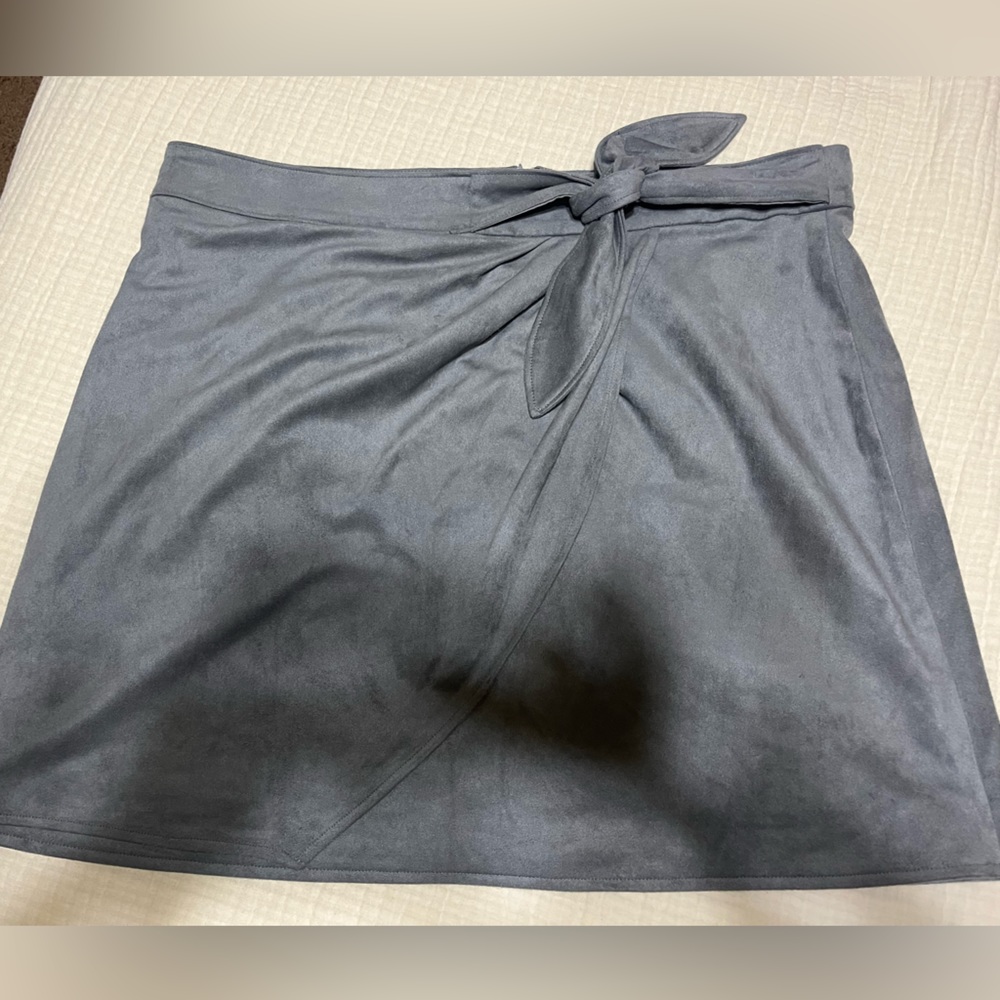 Knee length grey velvet skirt